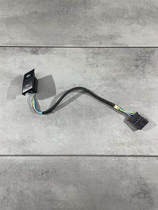 Кнопка центрального замка водійської дверки Audi A6C5