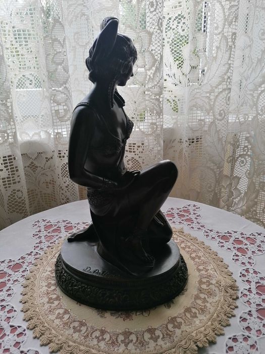 Stylowa figurka kobiety