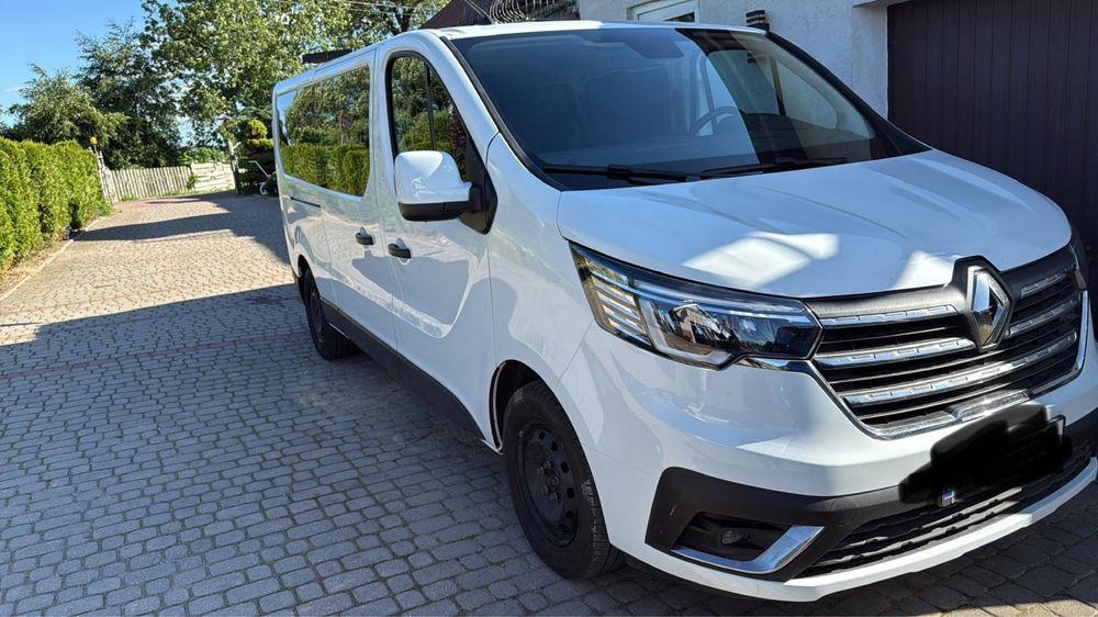 Renault trafic cesja leasing 2023r 2.0dci 150. 9 osobowy. Posiadam dwa