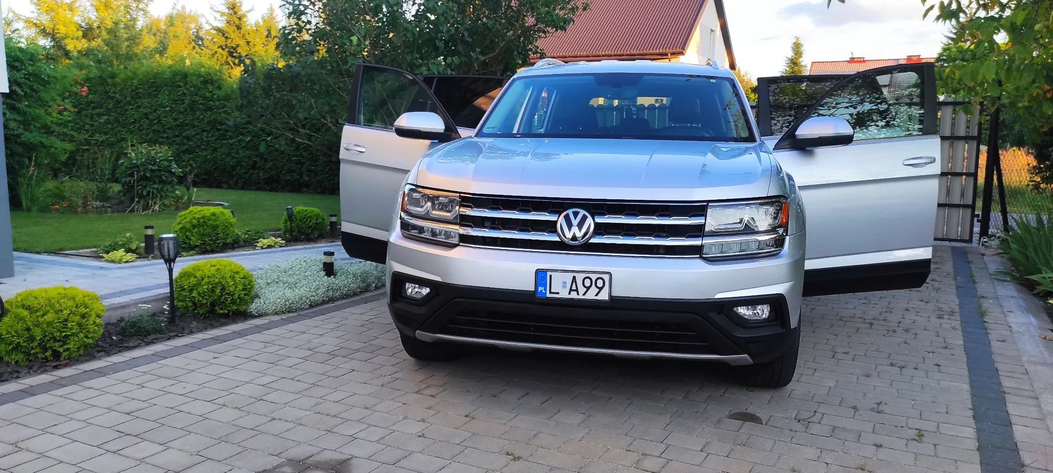 Volkswagen Atlas Śliczny -- 3.6 Benzyna - 7 Osób