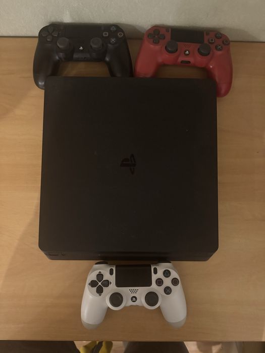 playstation 4 slim 500GB + 3 геймпада