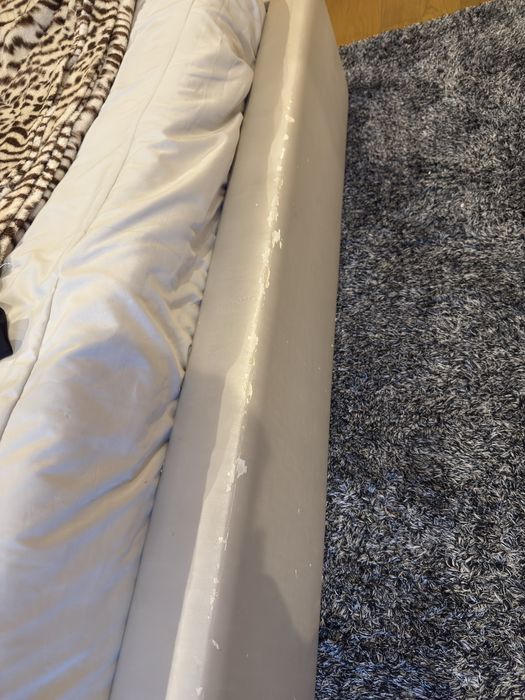 Vendo cama, camiseiros e candeeiros