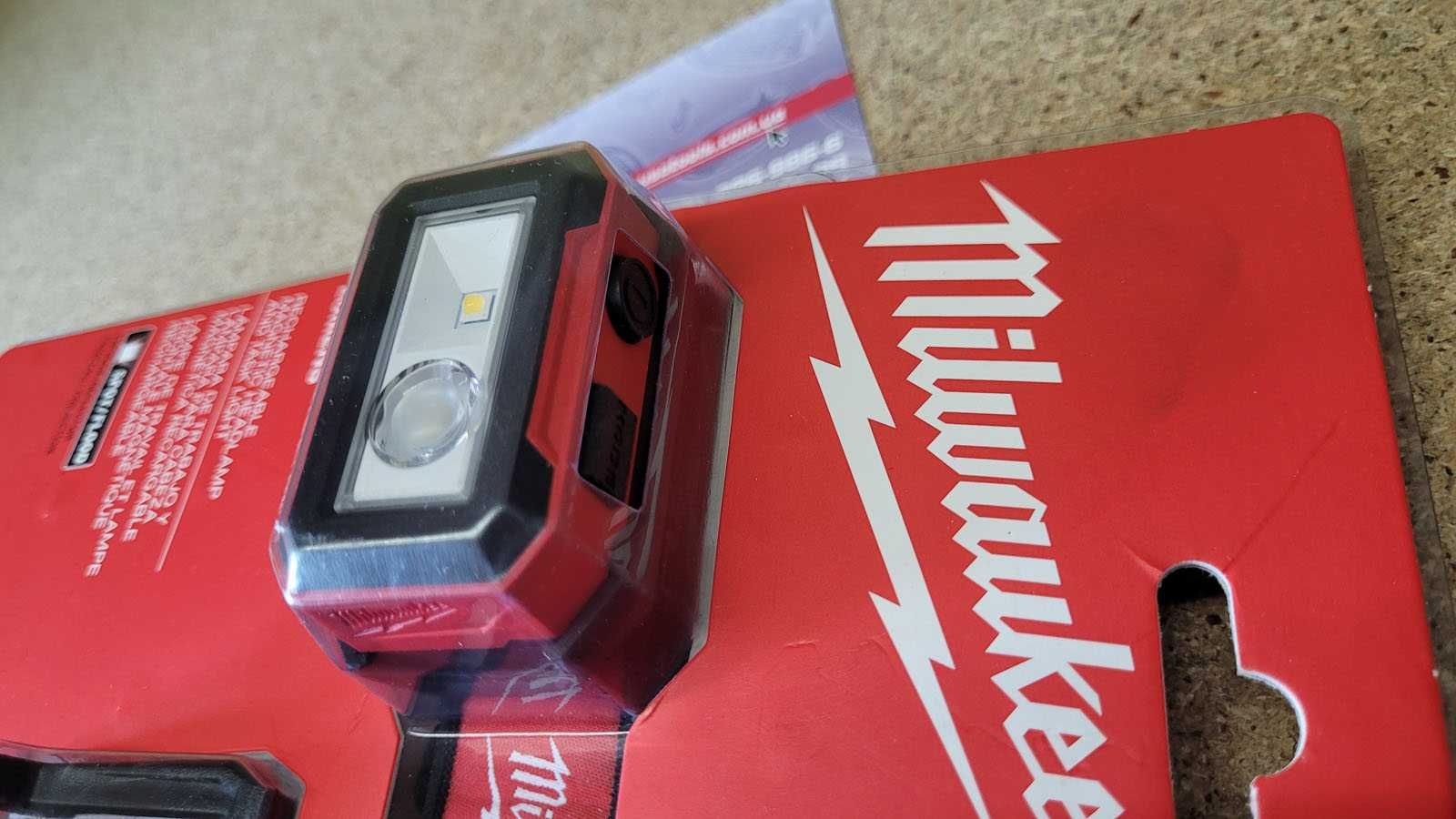 Налобний магнітний ліхтар з USB TRUEVIEW™ 450 lm Milwaukee 2012R