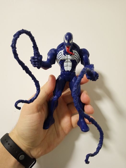 Веном Марвел Хасбро оригинал 18 см хорошее качество и состояние