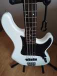 Bas gitara Jak nowa