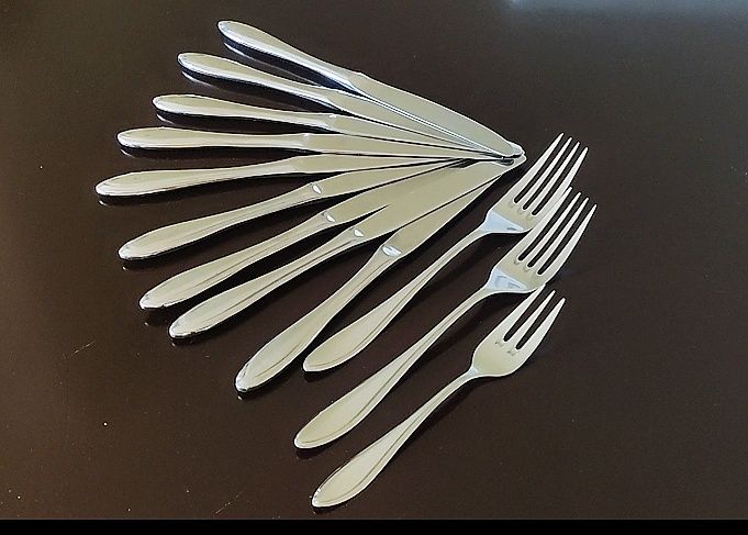 Stare sztućce TCM ,9 noży + 3 widelce