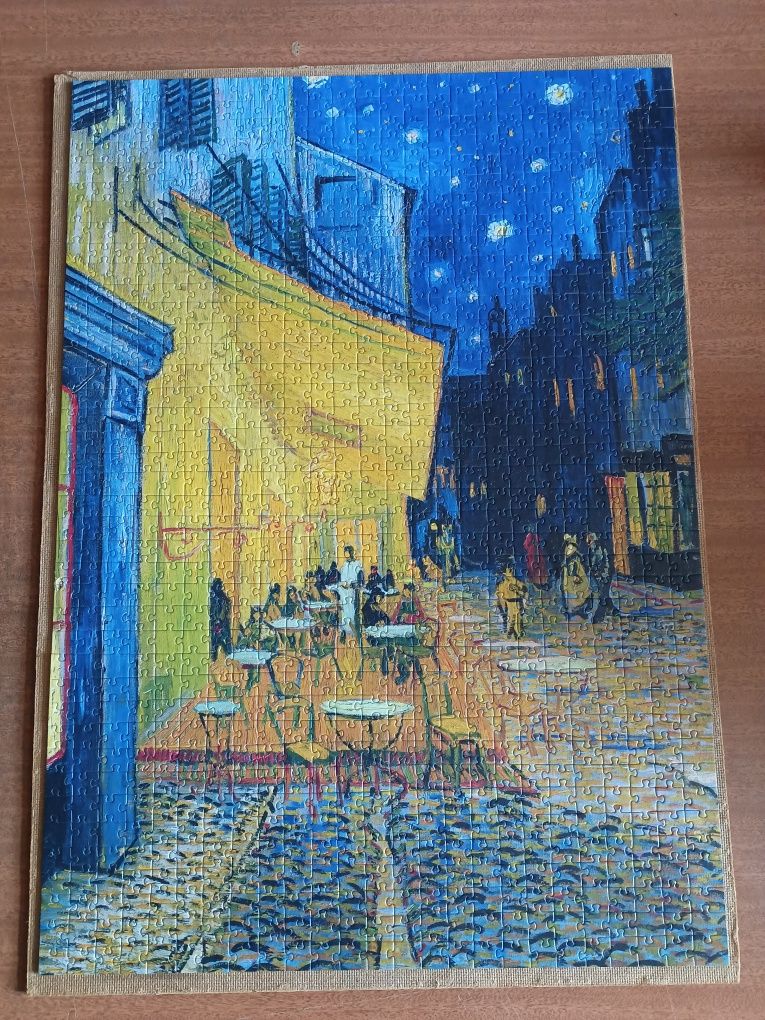 Puzzle ułożone 1000 elementów