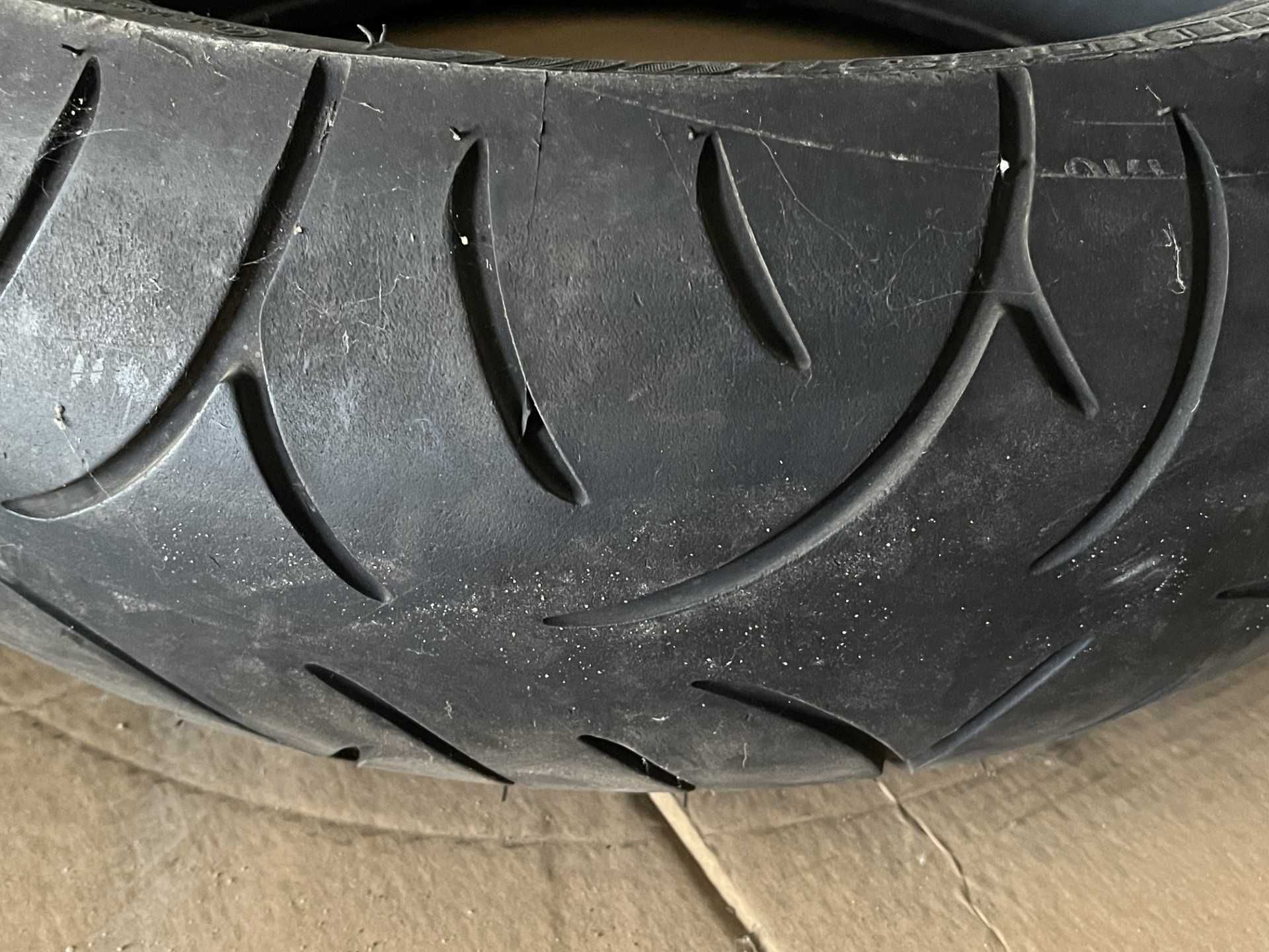 Pneus Mota Bridgestone 180/55ZR17 (BT021R&BT023F)