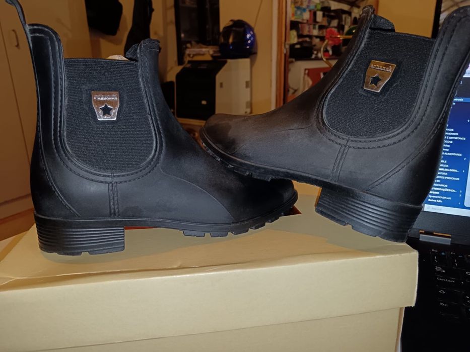 Botas pretas cubanas