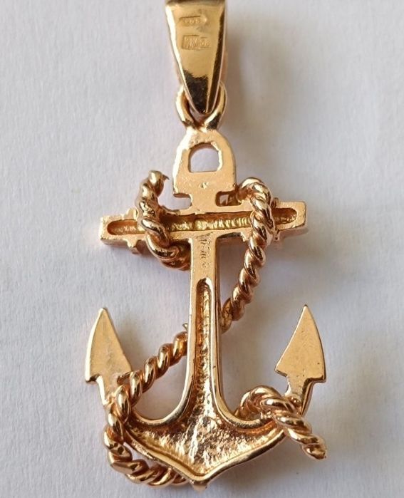 Золотой кулон Якорь