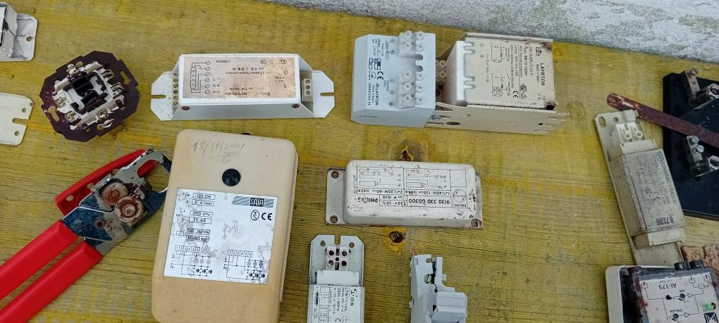 Transformadores eléctricos - restos de obra