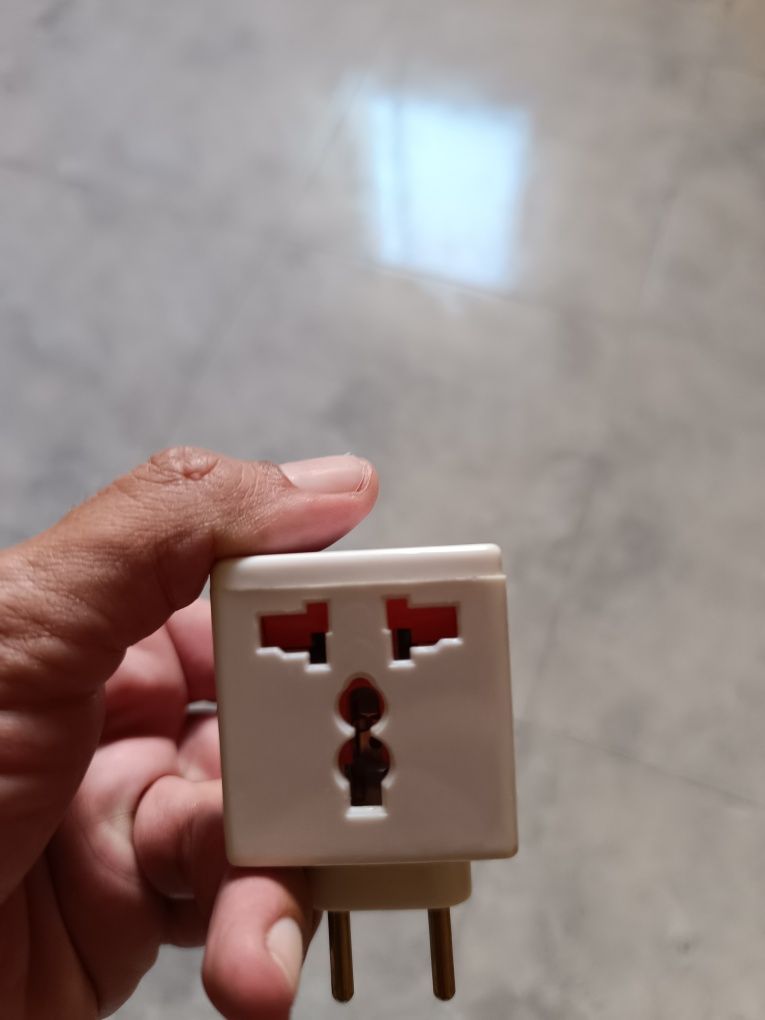 Adaptador de viagem 110-220 triplo