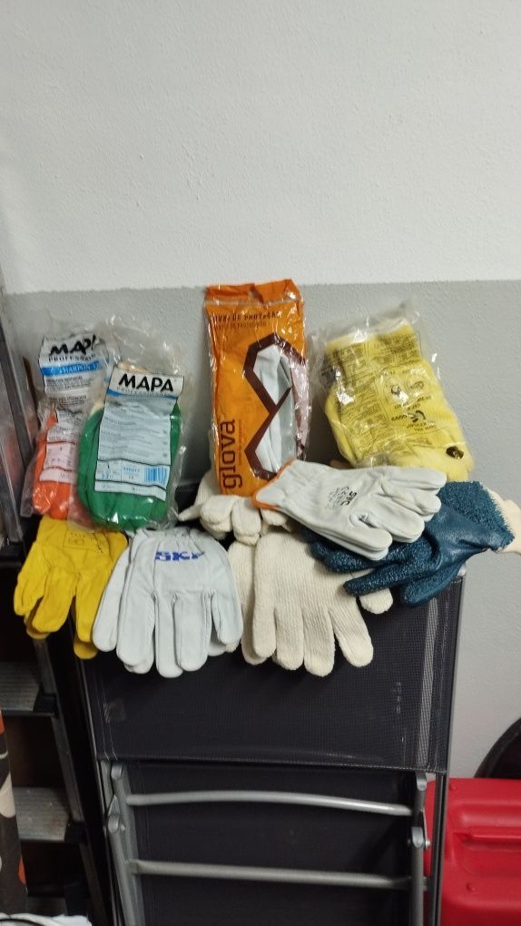 Luvas de trabalho novas. 11 pares.