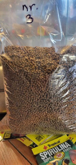 Granulat dla rybek do akwarium