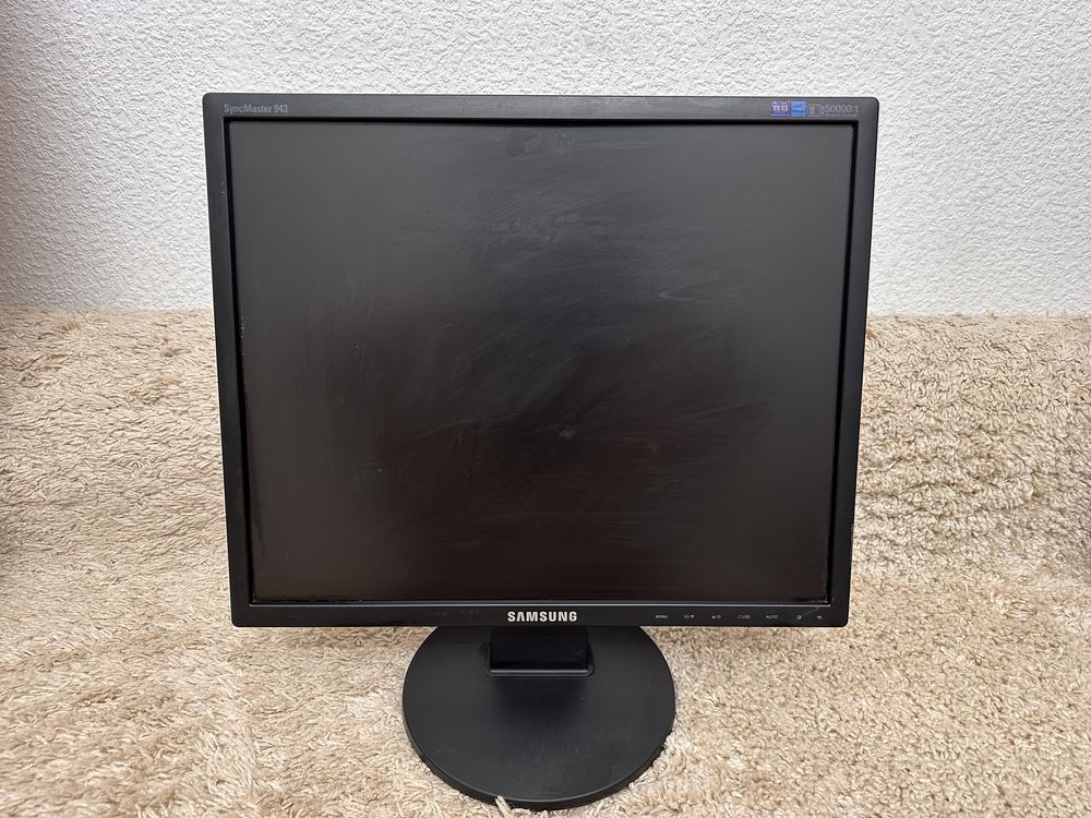 Млнітор Samsung SynsMaster 943 б/у.