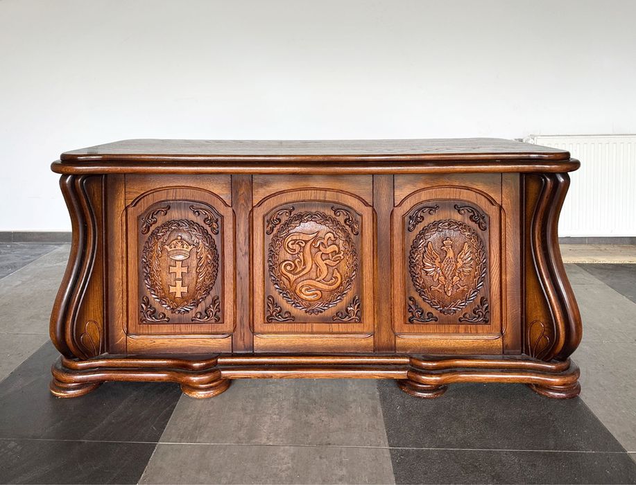 Biurko dębowe w stylu gdańskim z bogato zdobionym frontem