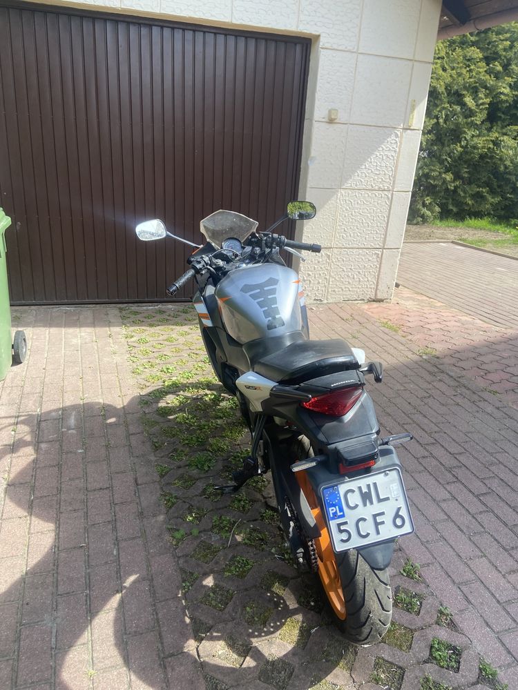 Honda CBR zalega w garażu nieużywany