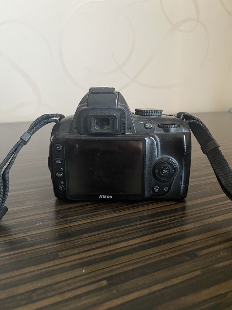 Продам фотоапарат Nikon D3000