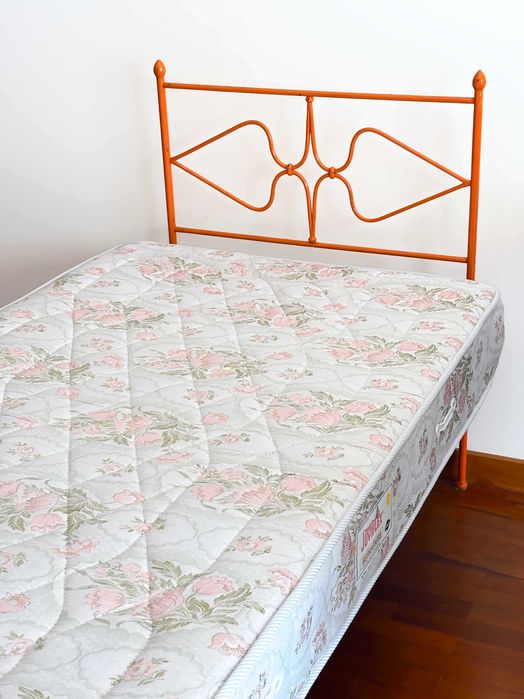 Cama Antiga de Ferro maciço