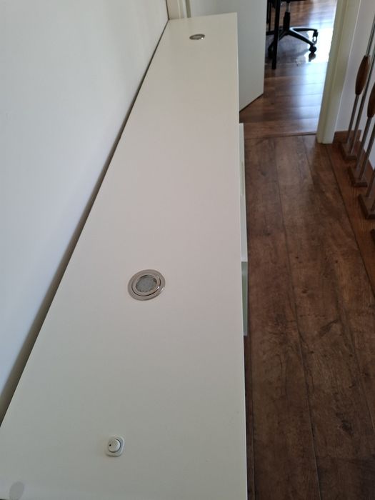 Movel com rodas e luz