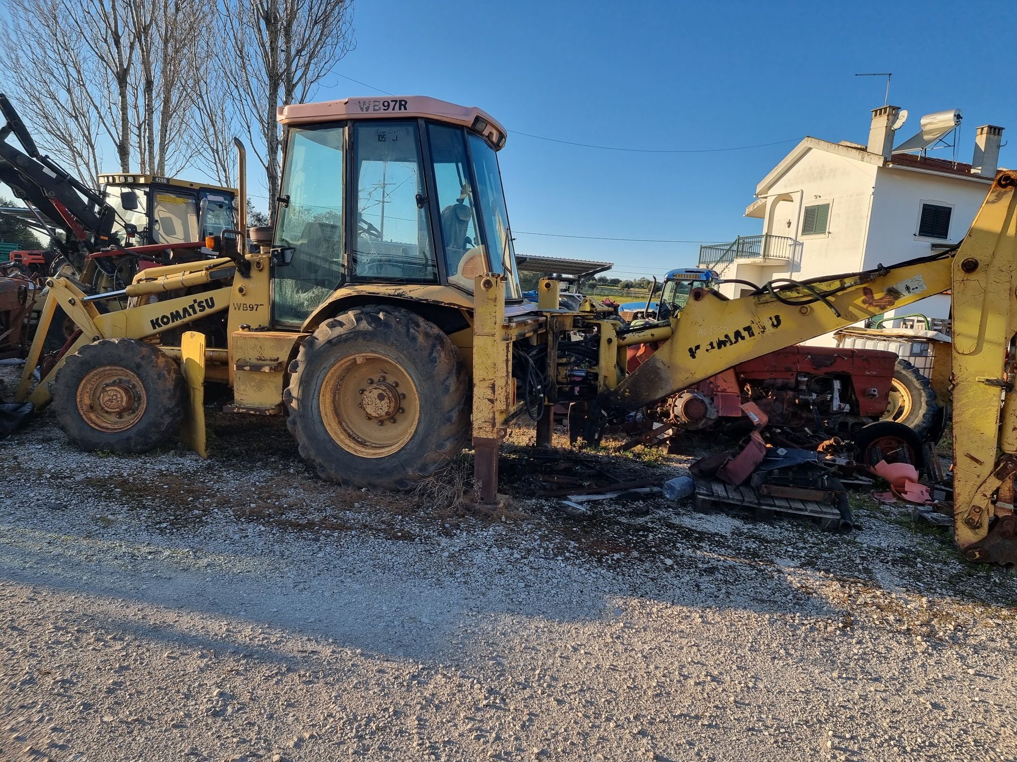 Retroescavadora Komatsu WB97 para peças