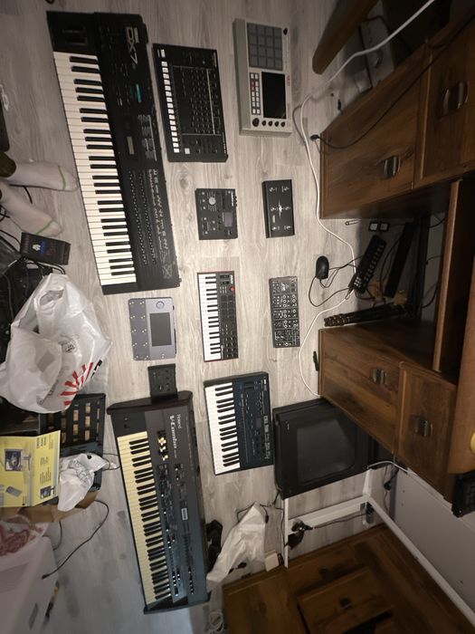 Музыкальные инструменты, пишите насчет любого с фото