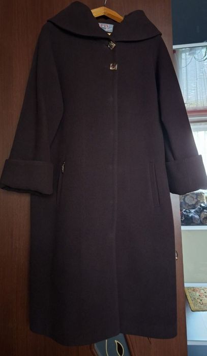 Жіноче нове пальто