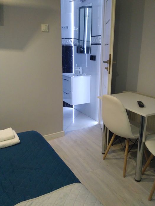 Pokoje z łazienkami,klima,Netflix, aneksy kuch.