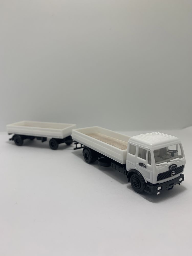 Mercedes com reboque da Herpa escala H0 1/87