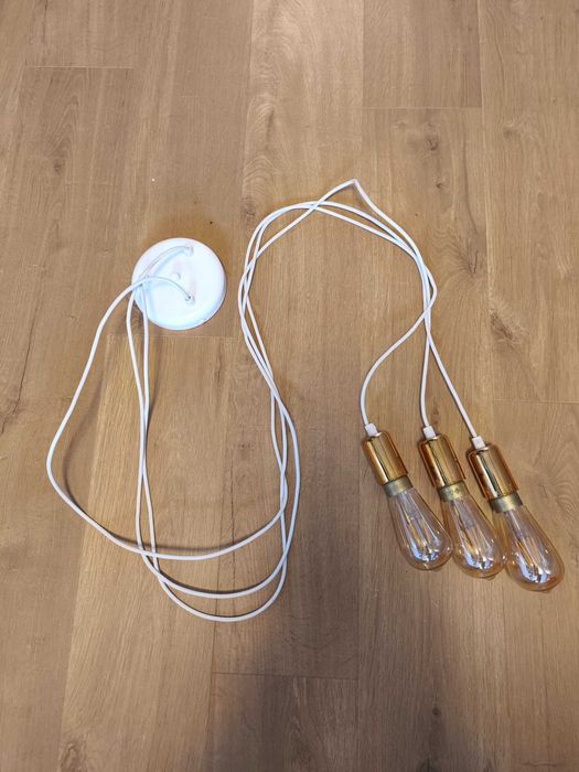 Lampa wisząca biała z trzema żarówkami Ikea Lunnom