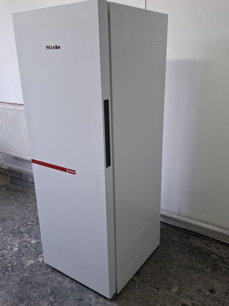 Морозильна камера Miele FN 4342 E ws 240 л