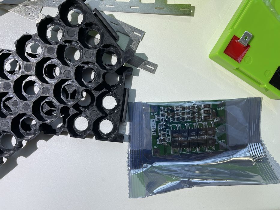 Корпус для сборки аккумулятора 12в 7ач 9ач на 18650