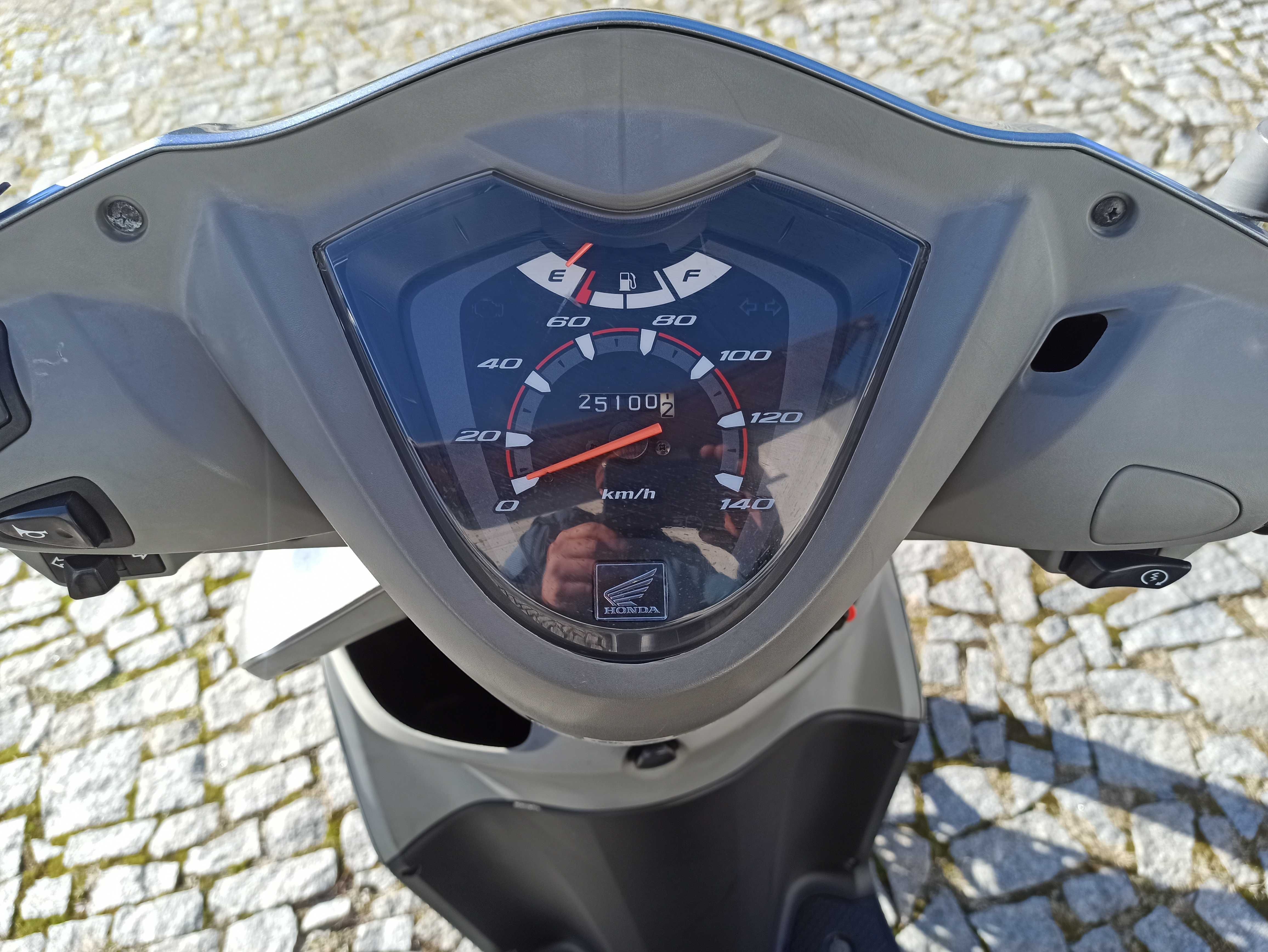 Honda Vision 110ccm KUFER 2011r