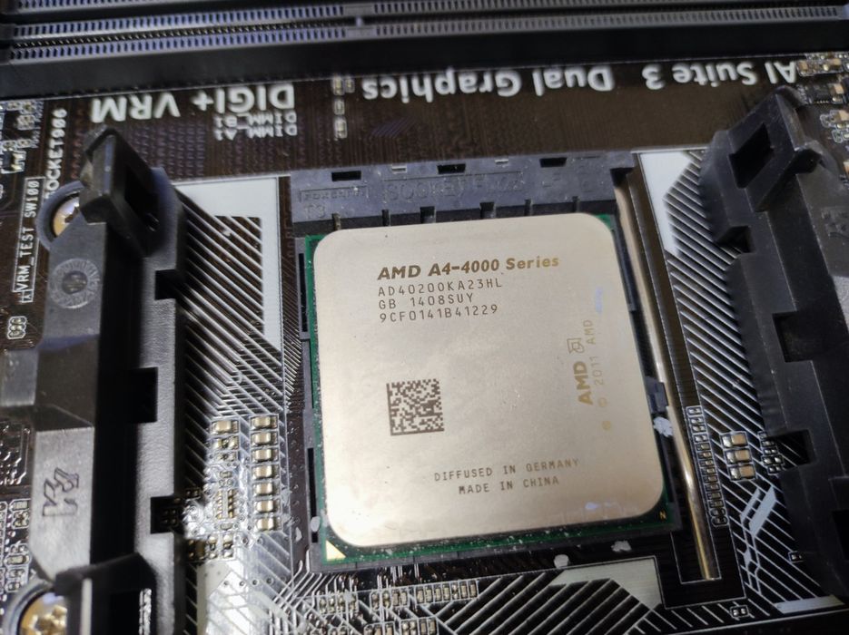 SALE! Материнська плата Asus A68HM-K + CPU A4-4000 FM2/FM2+