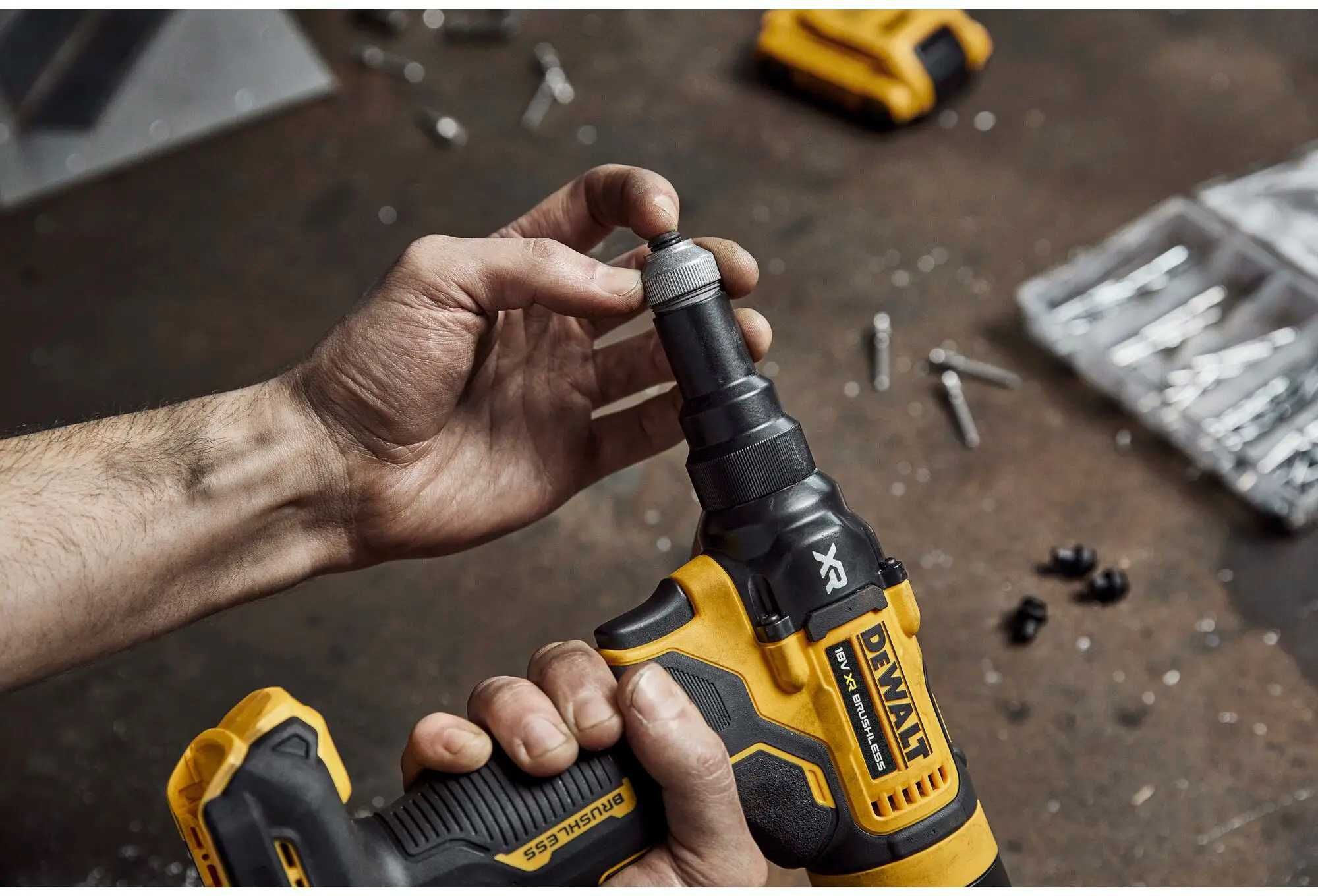 DeWALT DCF403 Заклепочник акумуляторний  2,4 мм\3,2мм\4,0мм\4,8мм