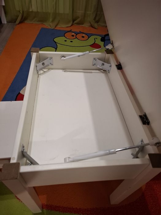 Дитячий стіл зі стільцями з дерева