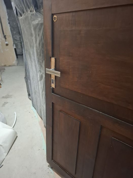 Вхідні двері в гарному стані