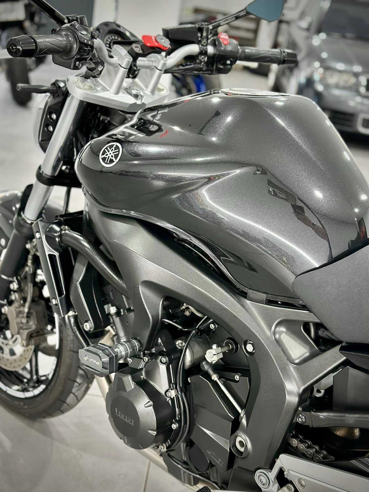 Moto Yamaha FZ6 N