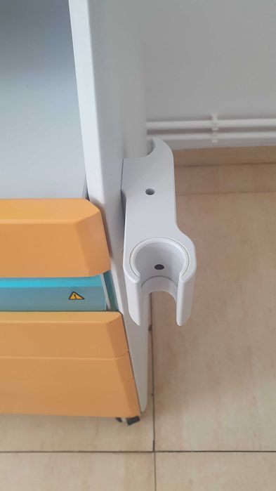 Unit szafka podologiczna kosmetyczna Gerlach Gehwol z lapmą UV żółta