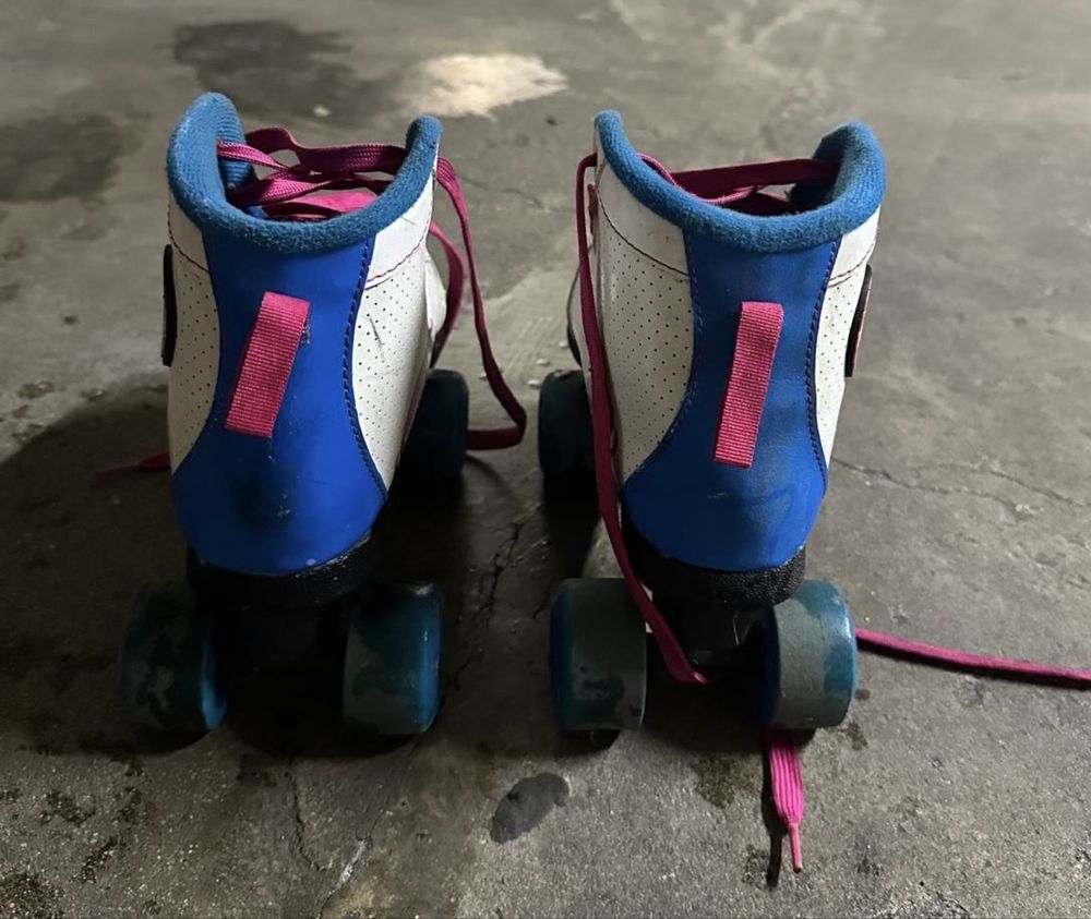 Patins de menina tamanho 35 como Novos