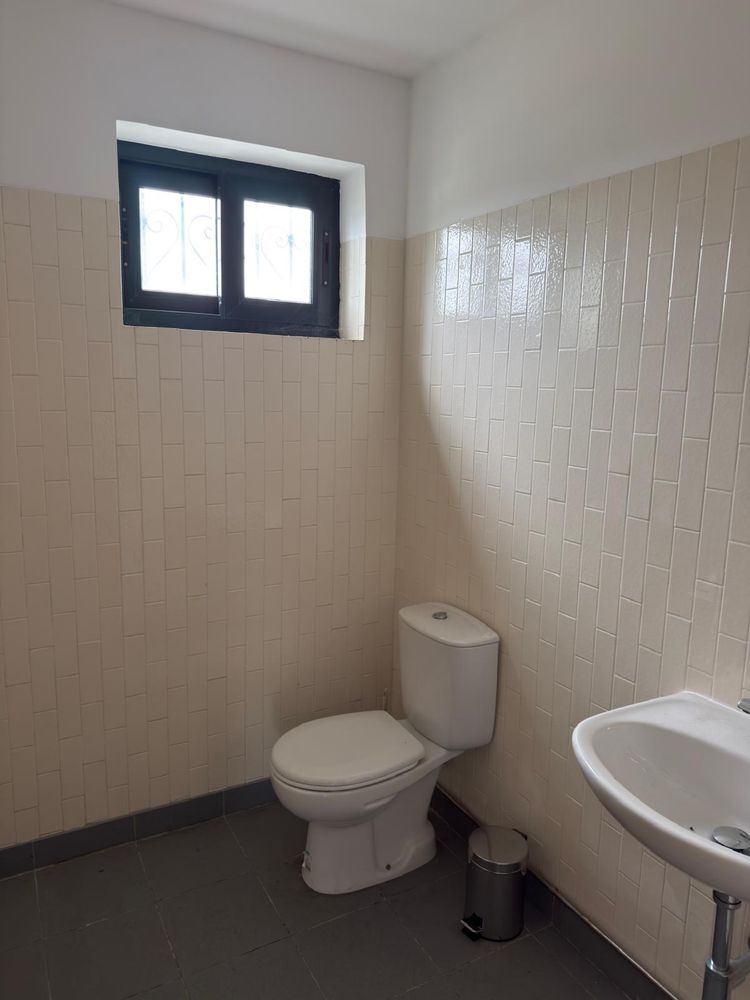 Loja Comercial Ampla com Garagem – Oportunidade Única!