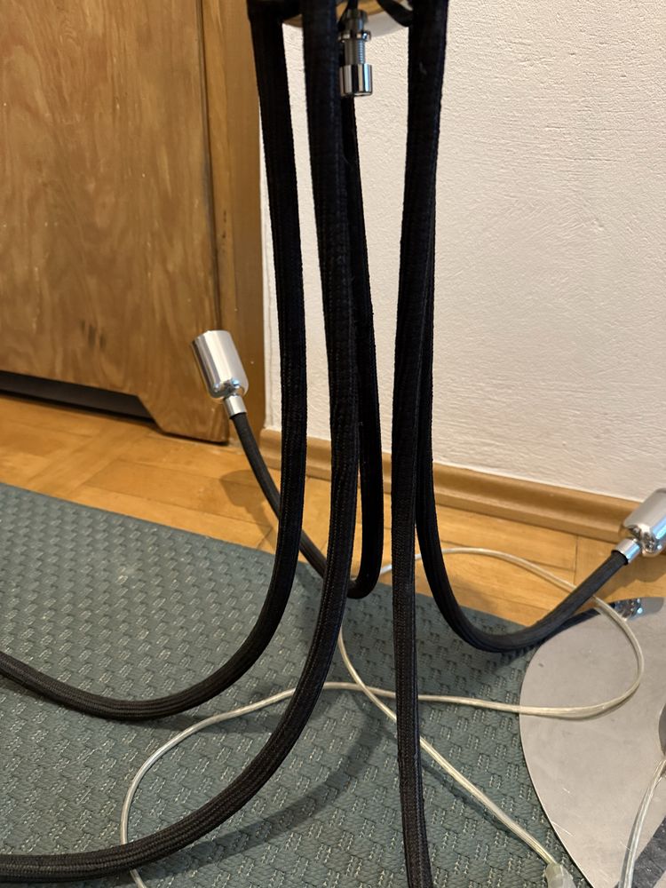 Żyrandol i lampa podłogowa