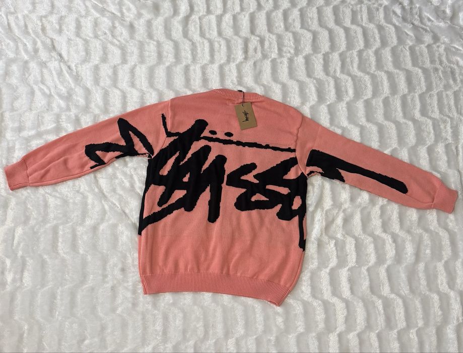 Найпопулярніший світер від Stussy