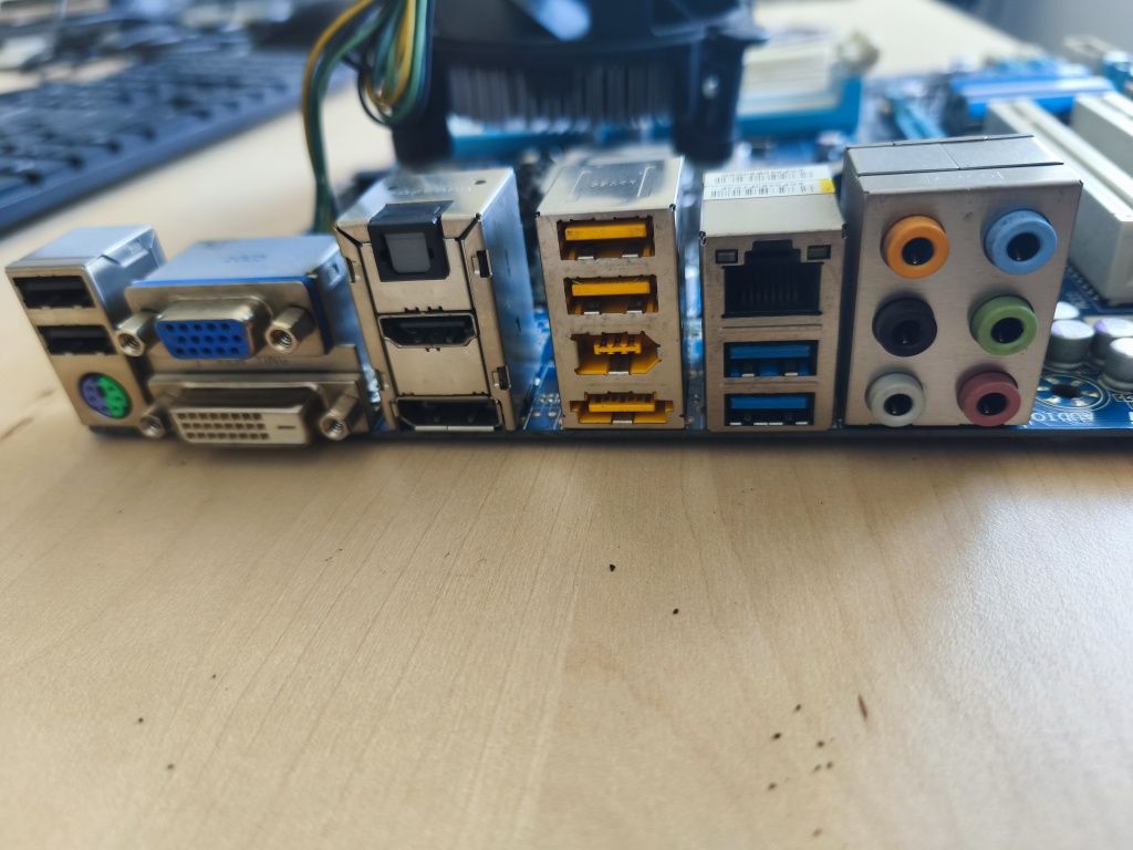 Płyta główna GIGABYTE GA-H55M-USB3 socket 1156 + procesor Intel i5-650