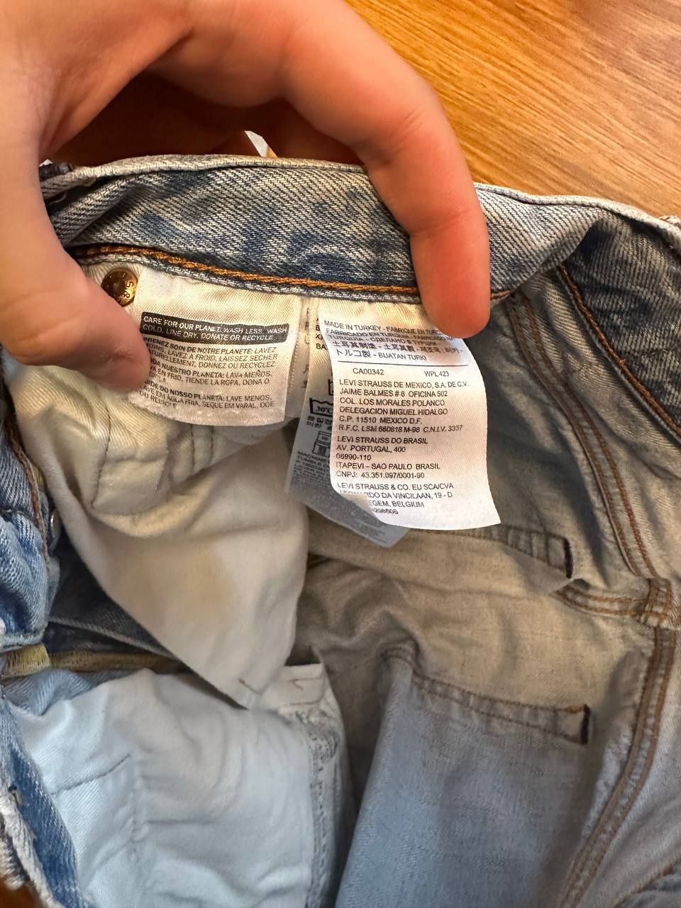 Чоловічі світлі джинси levi's
