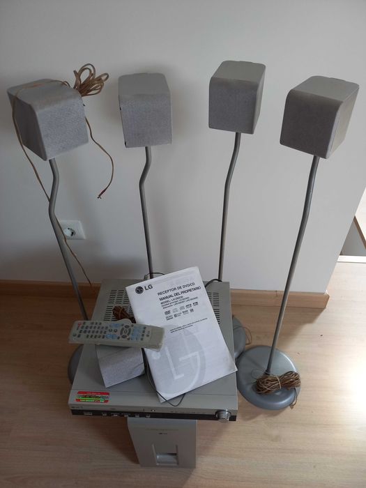 Sistema LG de cinema em casa com 5 colunas