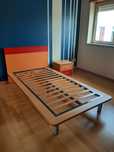 Cama de solteiro mais mesa de cabeceira