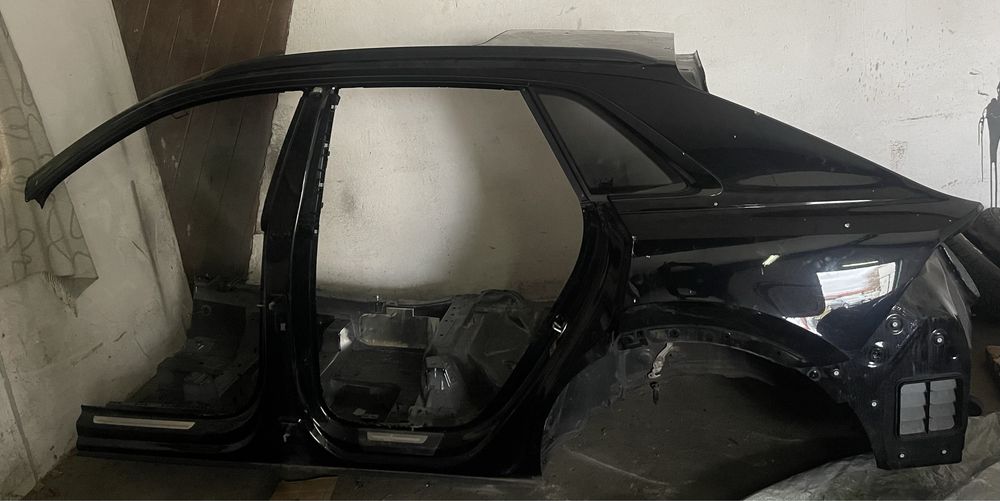 Audi Q8 ćwiartka bok blotnik Lewy
