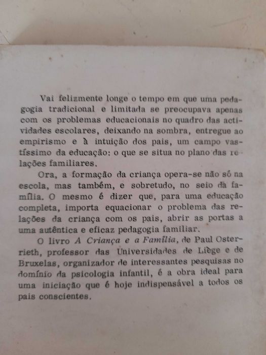 Livro " A Criança e a Família " Antigo