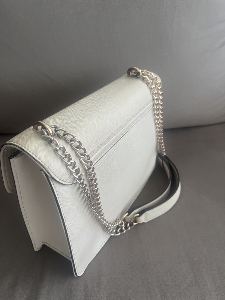 Mala Senhora Guess